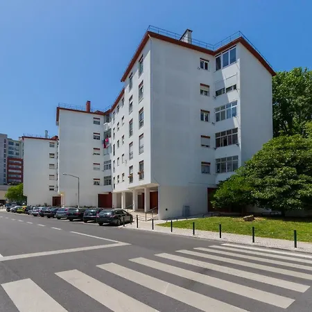 بيت شباب Airport