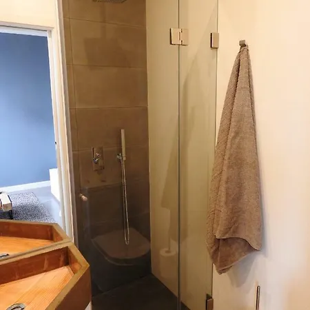 Airport Hostel *